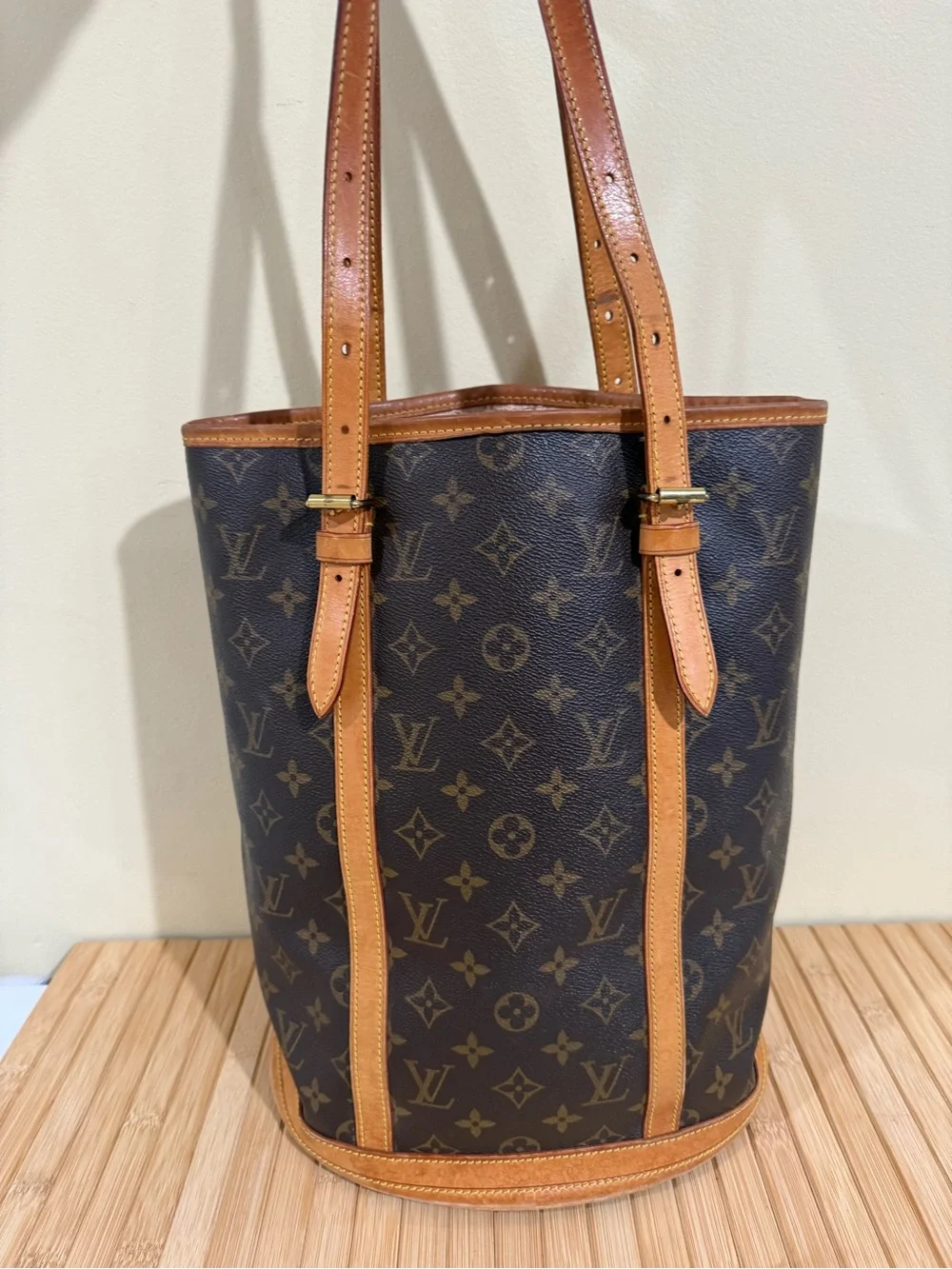 Authentic Louis Vuitton Monogram Bucket GM Louis Vuitton shoulder bag